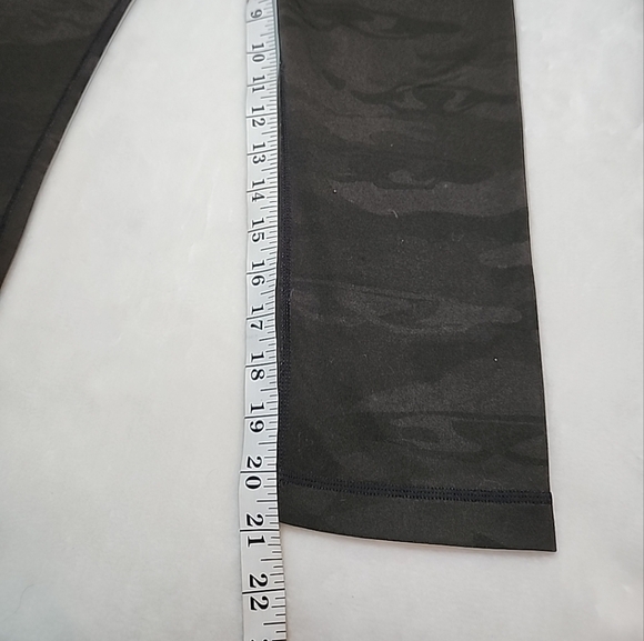 LULULEMON WUNDER UNDER CROP SAVASANA CAMO Green  SOOT Green SIZE 6 - Picture 6 of 8